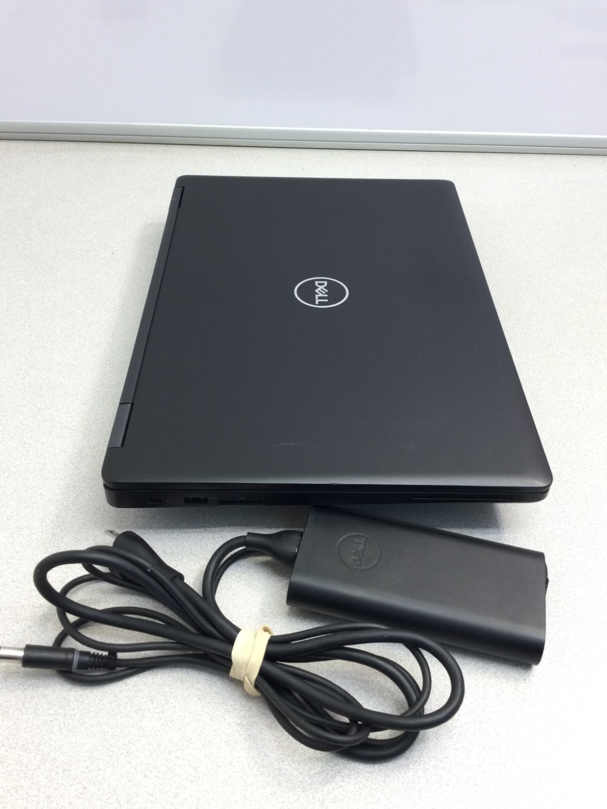 Dell Latitude 5590 15.6″ (256GB SSD, Intel Core i5-8250U, 1.6GHz, 8GB RAM