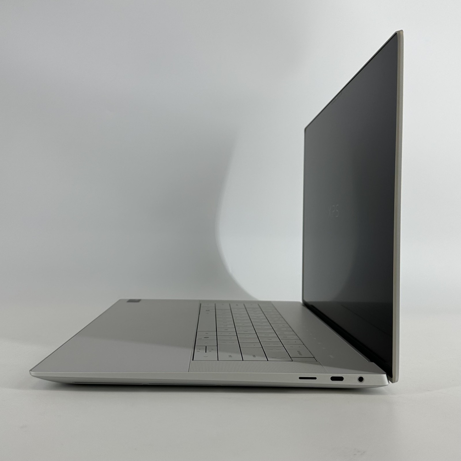 Dell XPS 16 9640 Platinum FHD+ 3.8 GHz Ultra 7 155H 32GB 1TB SSD RTX 4050