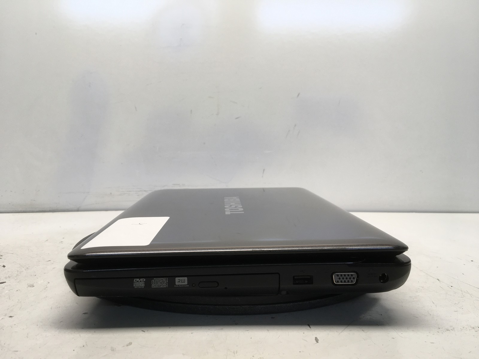 Toshiba Satellite L645D-S4030 AMD Turion II P520 2.3GHz 4 GB NO HDD No Batt