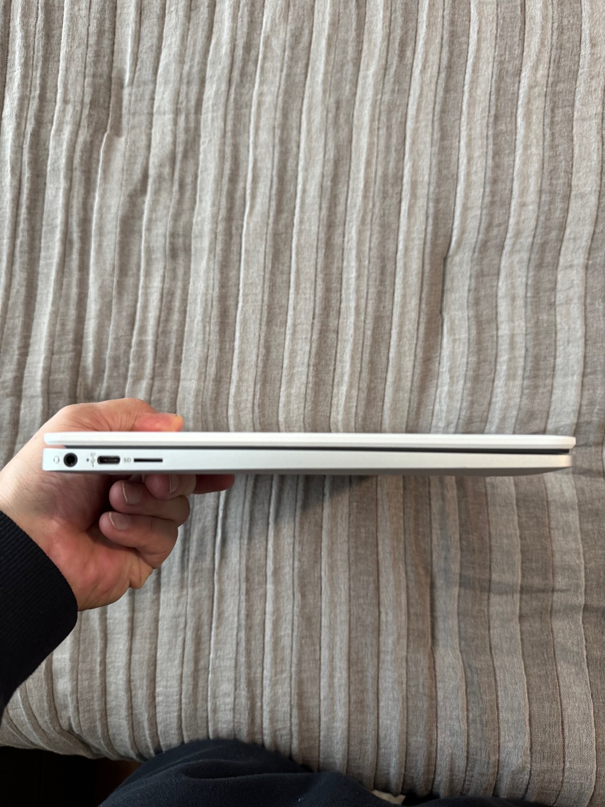 HP 14a-na0020nr 14 inch (32GB, Intel Celeron, 1.10GHz, 4GB) Chromebook – White –