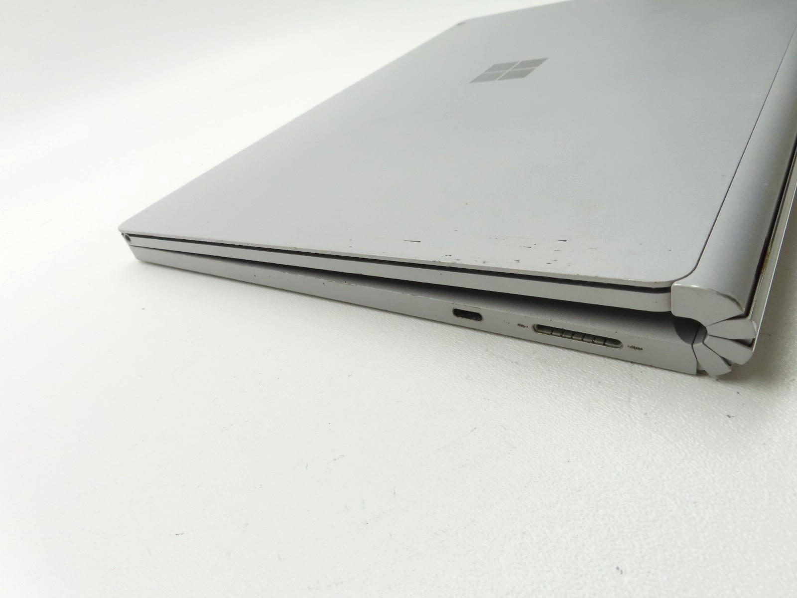 Microsoft Surface Book 2 1832 Intel Core i7-8650U 1.90GHz 8GB RAM 256GB SSD