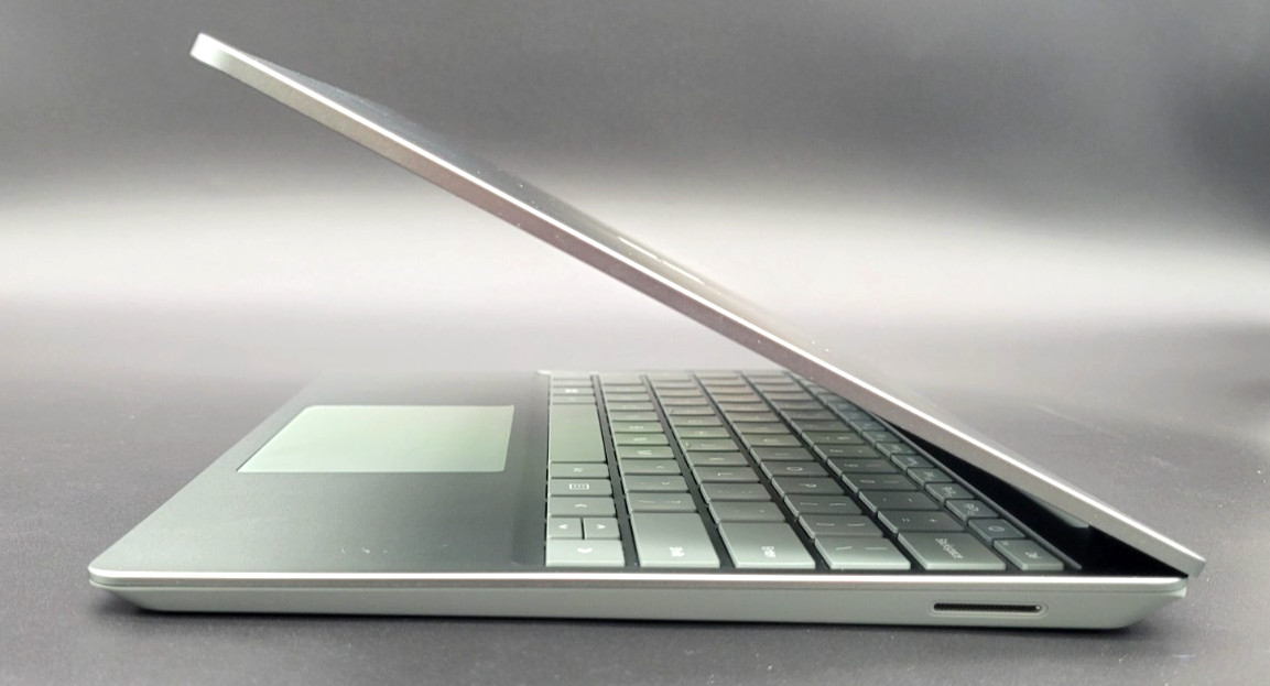 Microsoft Surface Laptop Go 3 12.4″ i5-1235U 8GB RAM 256GB SSD Touchscreen Sage