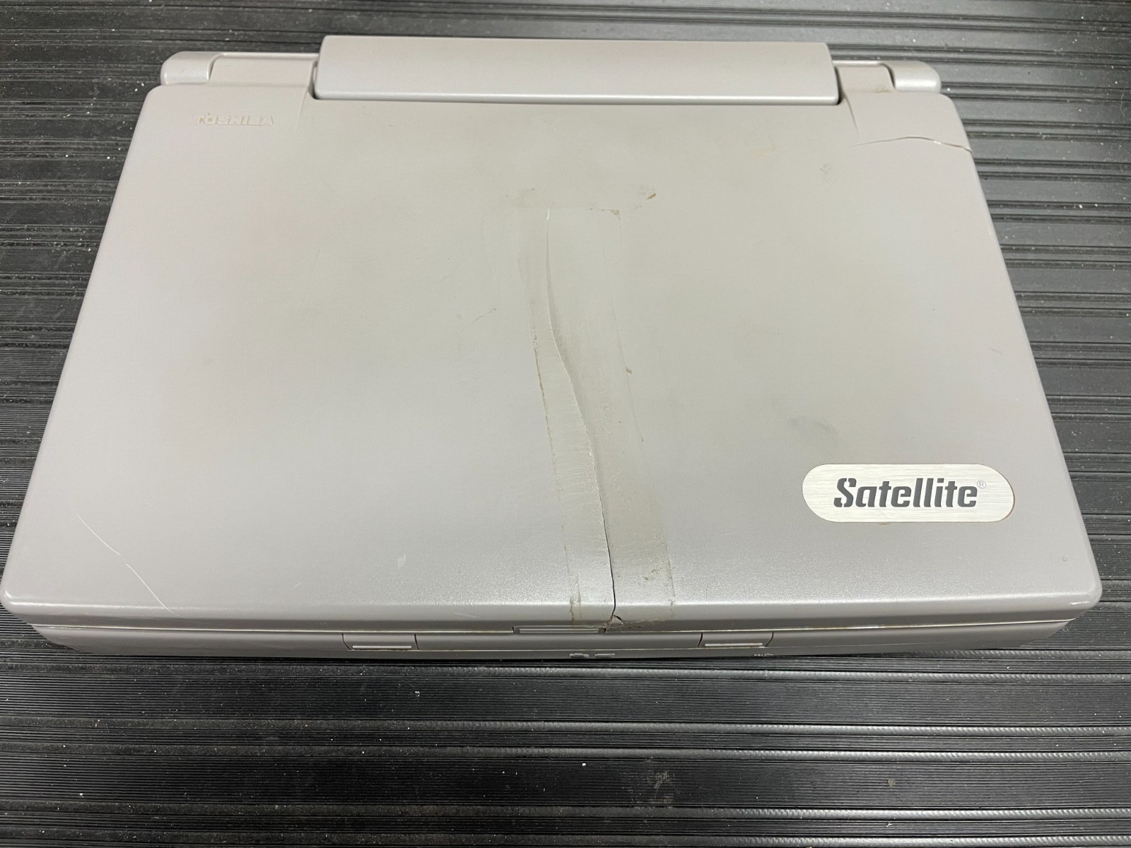 VINTAGE Toshiba Satellite T2130CS 10.4″ display Intel 16MB Ram, For Parts AS IS