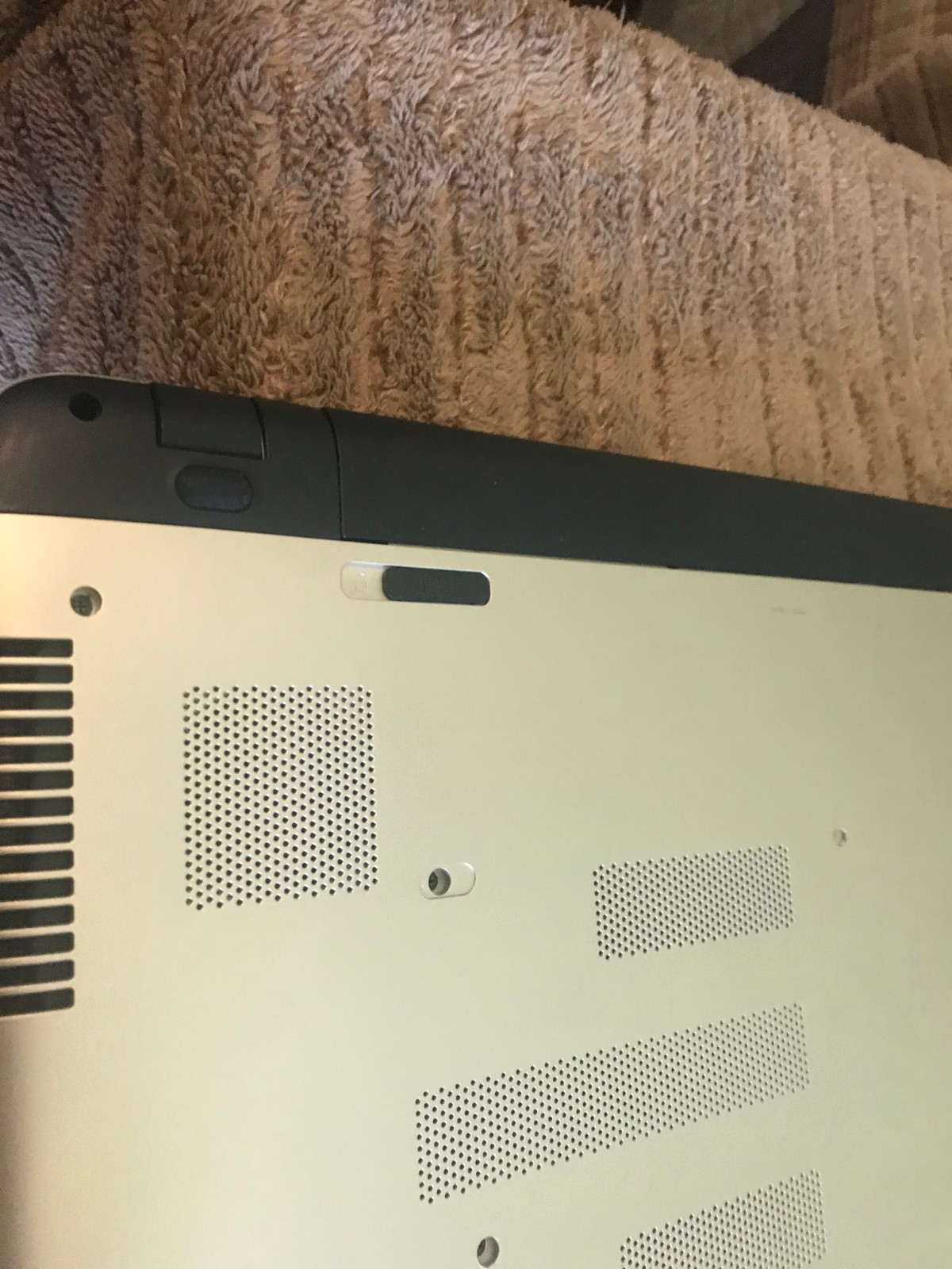 HP Laptop Compute 17.3- AMD-A-10-4-core-16GB RAM- 1TB SSD AMD Radeon R6 -Gold