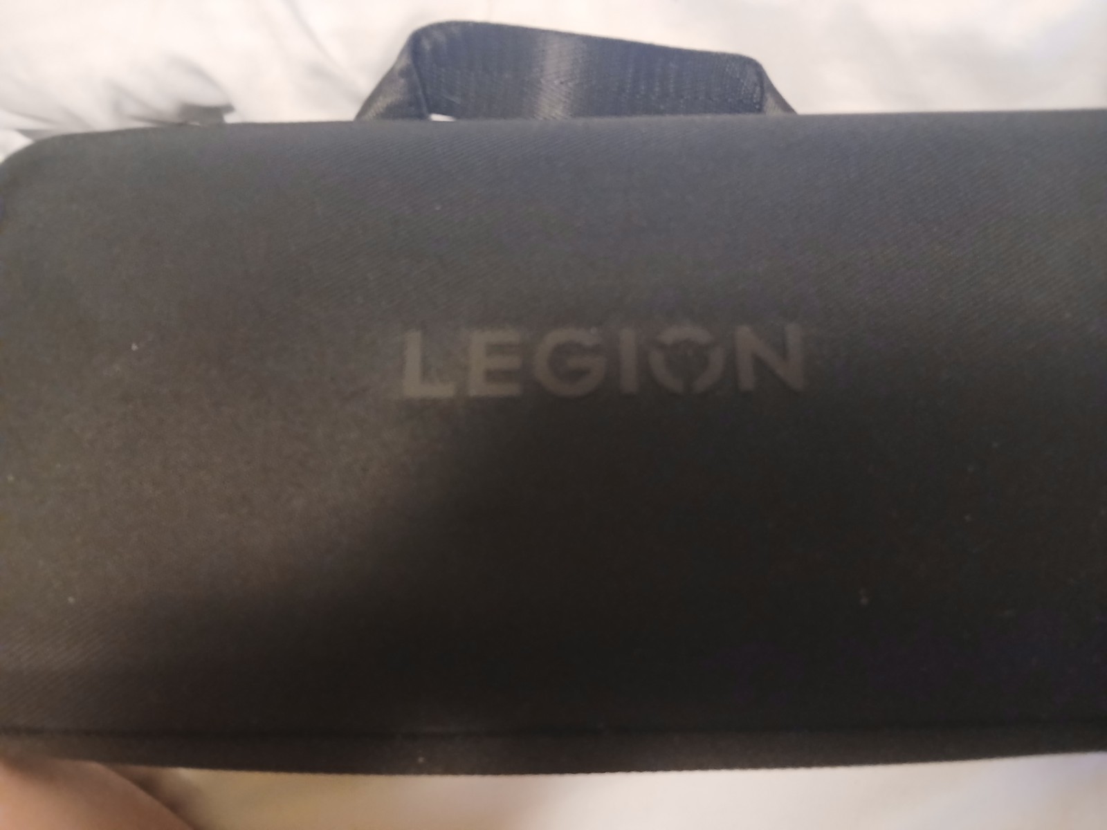 Lenovo Legion Go 8.8 in (1TB SSD, AMD Ryzen Z1 Extreme, 3.3GHz, 16GB RAM)…