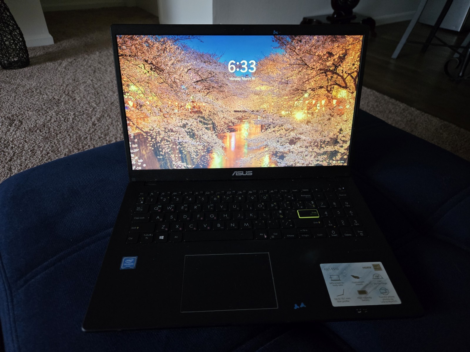 ASUS VivoBook 15 15.6″ (64GB eMMC, Intel Celeron N, ‎2.8 GHz, 4GB) Laptop