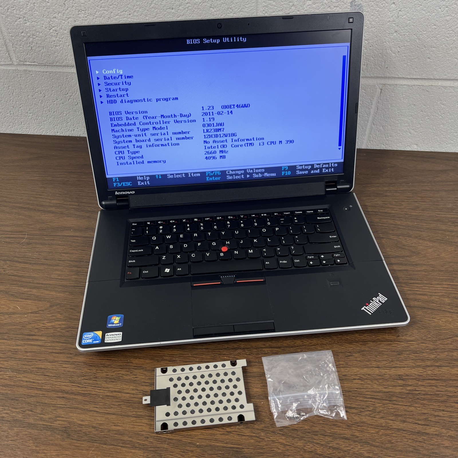 LENOVO THINKPAD EDGE 15 15.6″ Intel Core i3 M390 2.66GH 4GB RAM NO HDD / NO OS