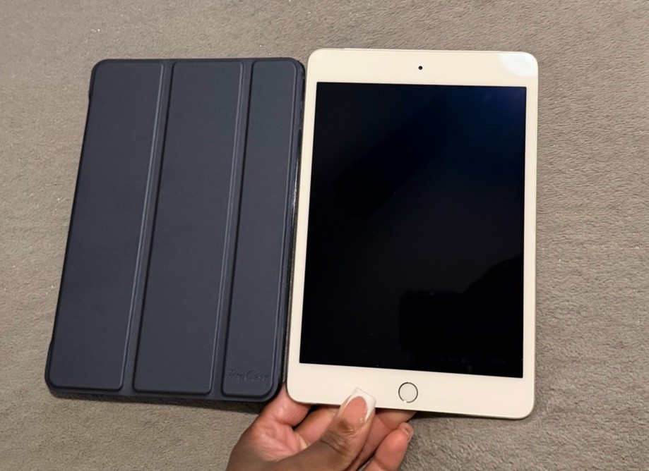 Unlocked Apple iPad mini 4 64GB Wi-Fi + Cellular 7.9in Gold and Case
