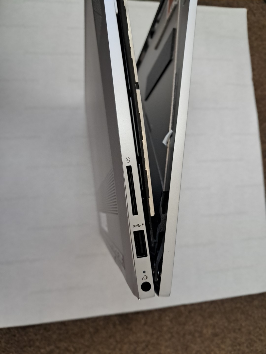 HP ENVY x360 2-in-1 15M-ED0023DX 15.6″ FHD Touch i7-1065G7 Broking Screen