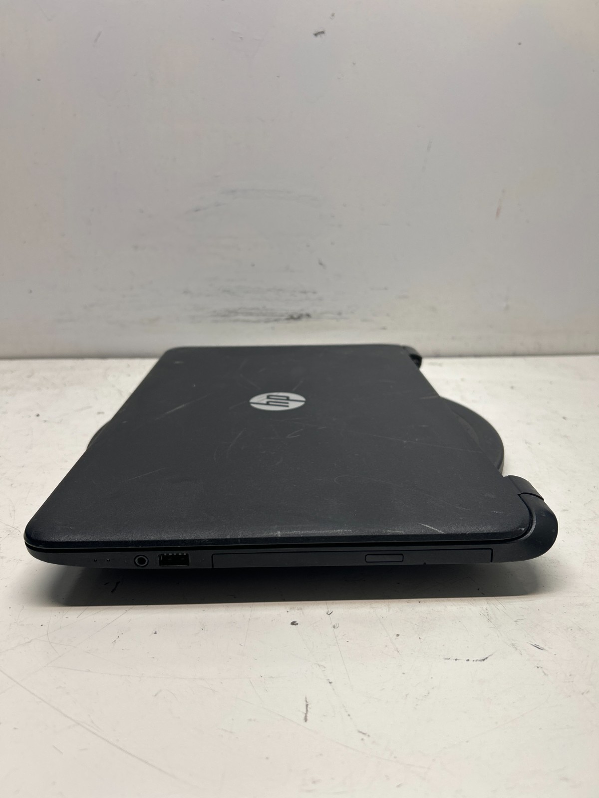 HP 15-f004dx Notebook AMD E1-2100 APU NO RAM NO HDD – FOR PARTS