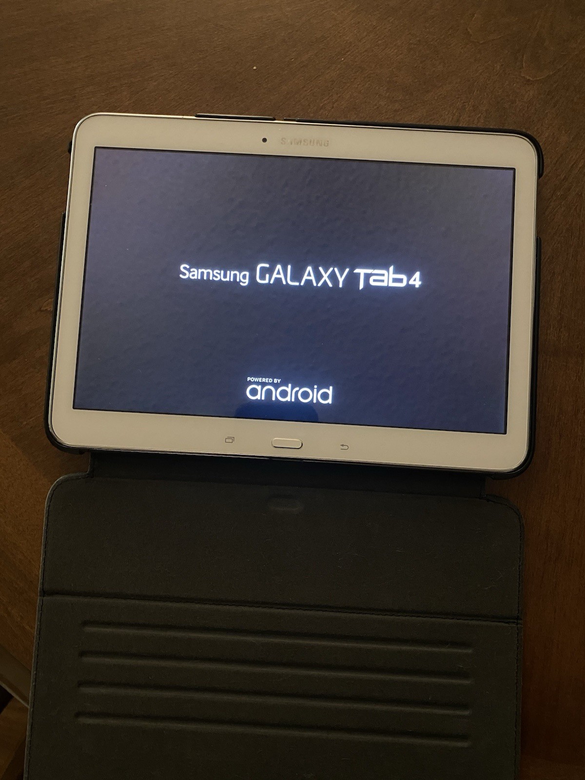 Samsung Galaxy Tablet White 10″ with Black Protective Case