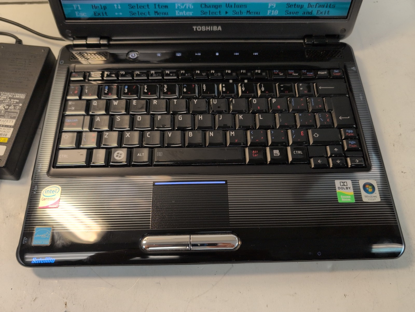 Toshiba Satellite Pro U400 13.3″ Laptop C2D T5550/4GB RAM/ 320GB HDD (NO OS) –