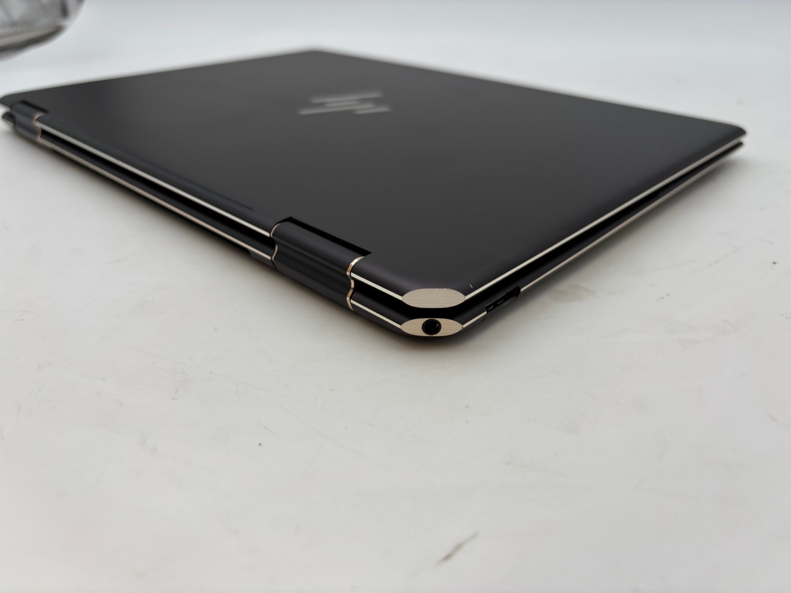 HP Spectre x360 2-in-1 14-ef2013dx 13.5″ 512 GB SSD 16 GB RAM i7-1355U