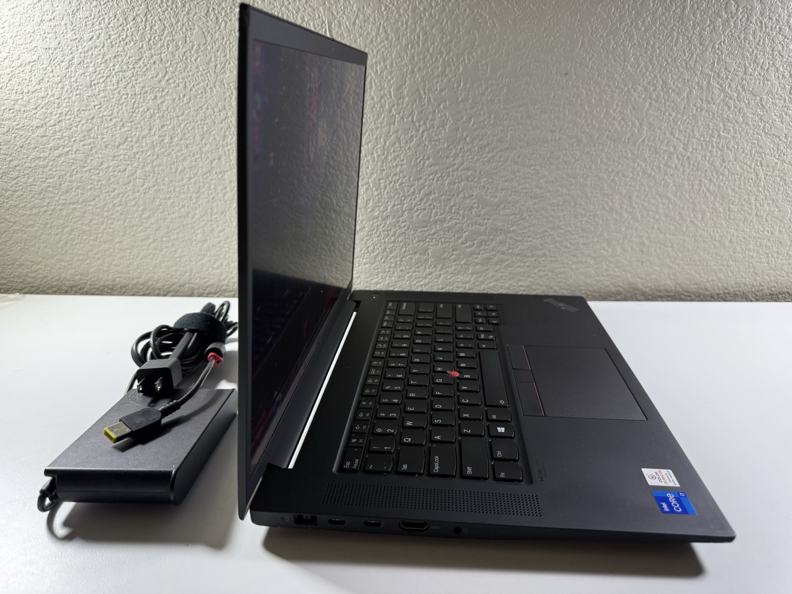 LENOVO THINKPAD P1 Gen 4 2560×1600 I7-11850H 512GB 32GB RAM NVIDIA T1200 WIN 11