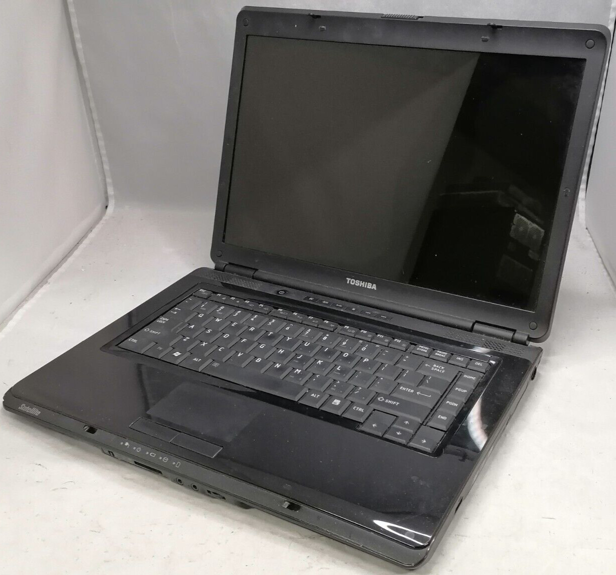 FOR PARTS 15.4″ Toshiba Satellite L305-S5902 (Dual-Core T3200/2 GB RAM/NO HDD)