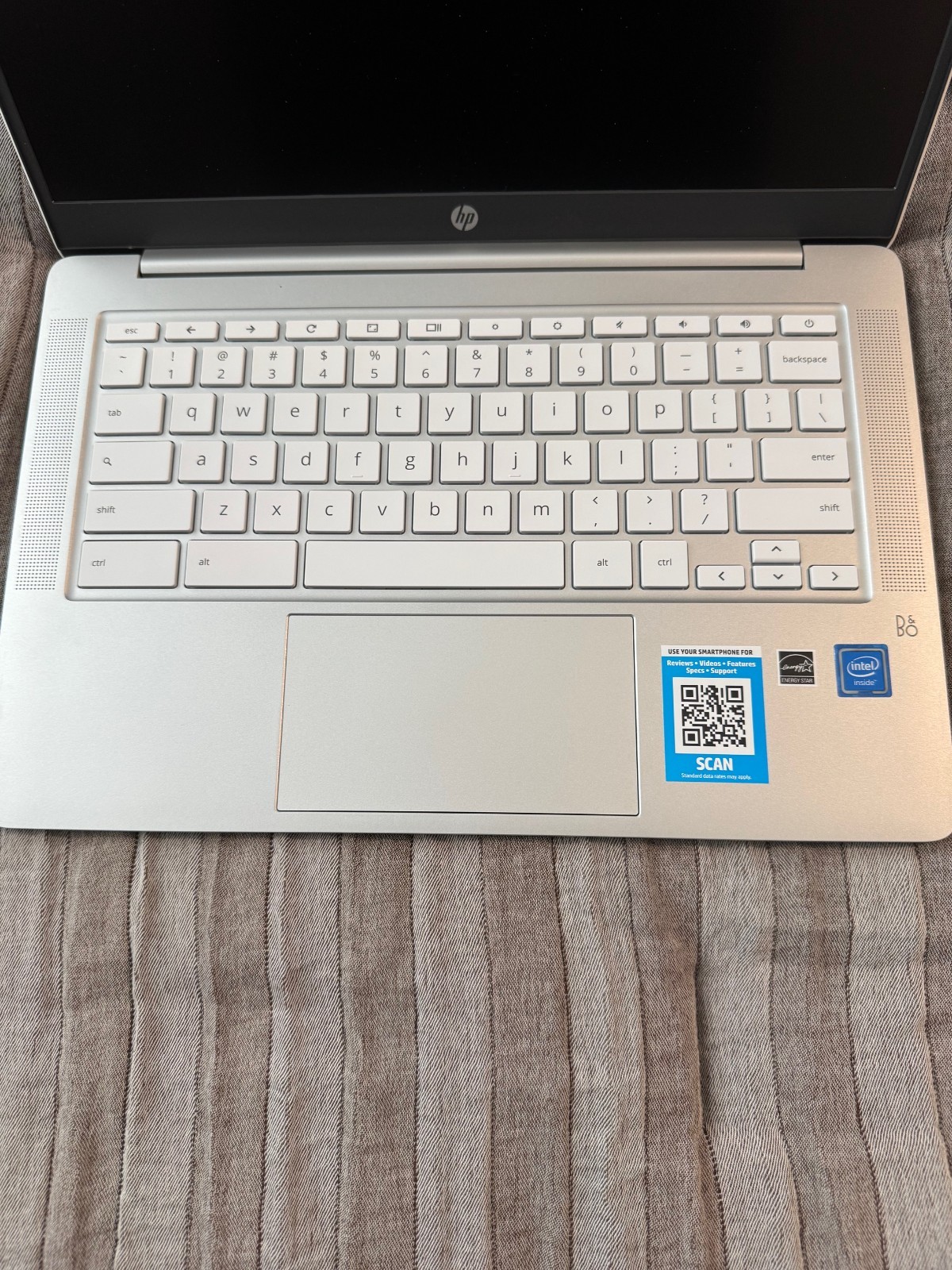 HP 14a-na0020nr 14 inch (32GB, Intel Celeron, 1.10GHz, 4GB) Chromebook – White –