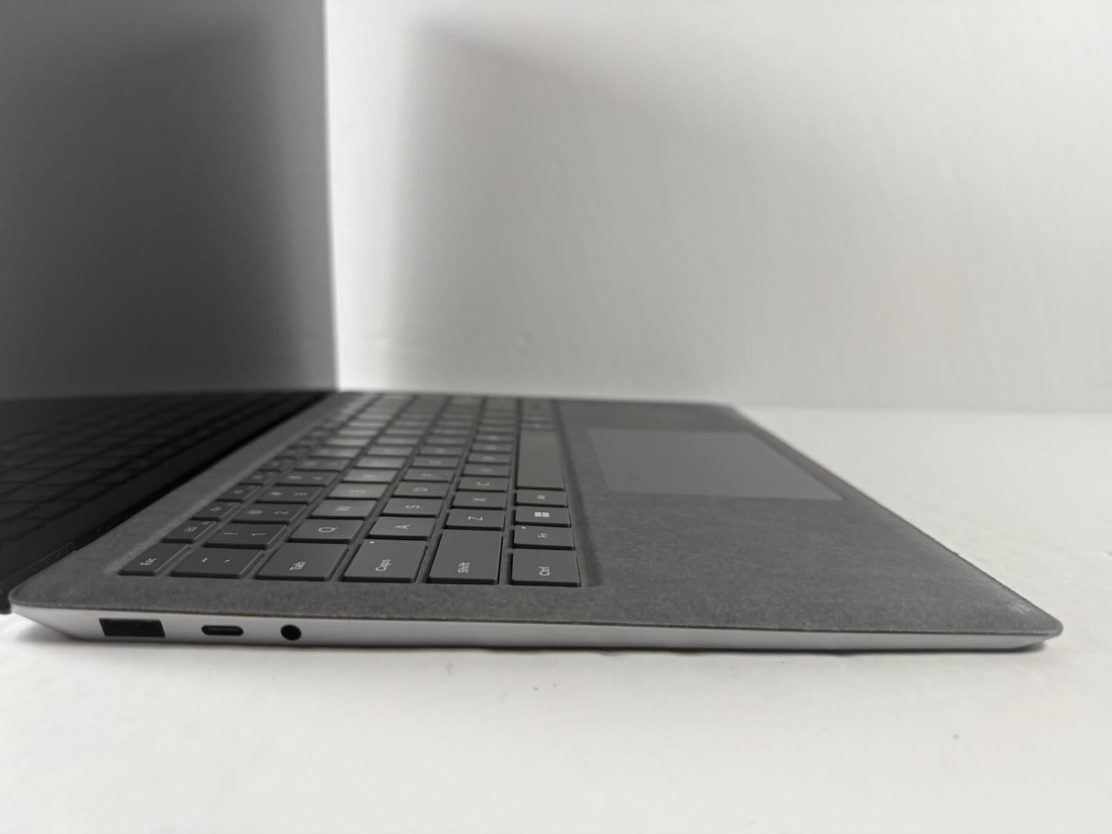 Microsoft Surface Laptop 5 13.5” 1950 Intel Core i7-1265U 16GB RAM 512GB NVME