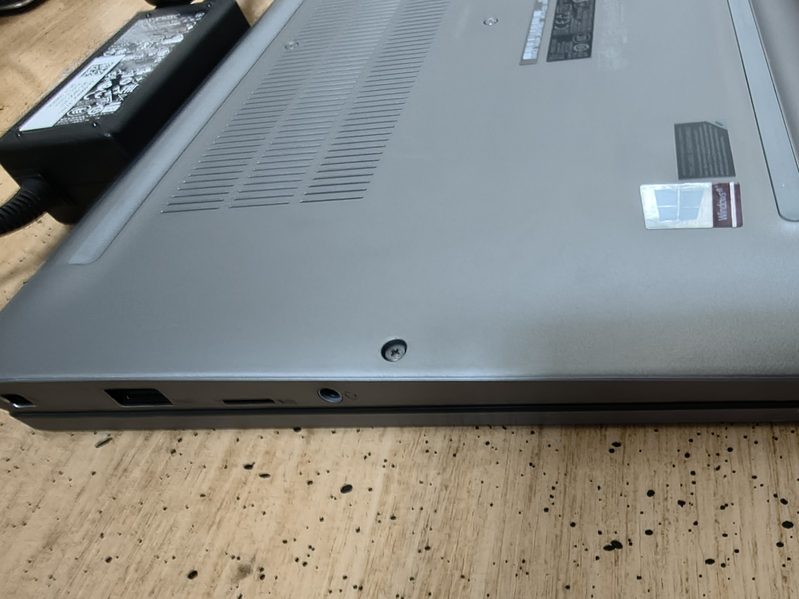 Dell Precision 5520 Workstation 15.6 TOUCH Xeon E3-1505M 32GB RAM 512GB SSD MINT