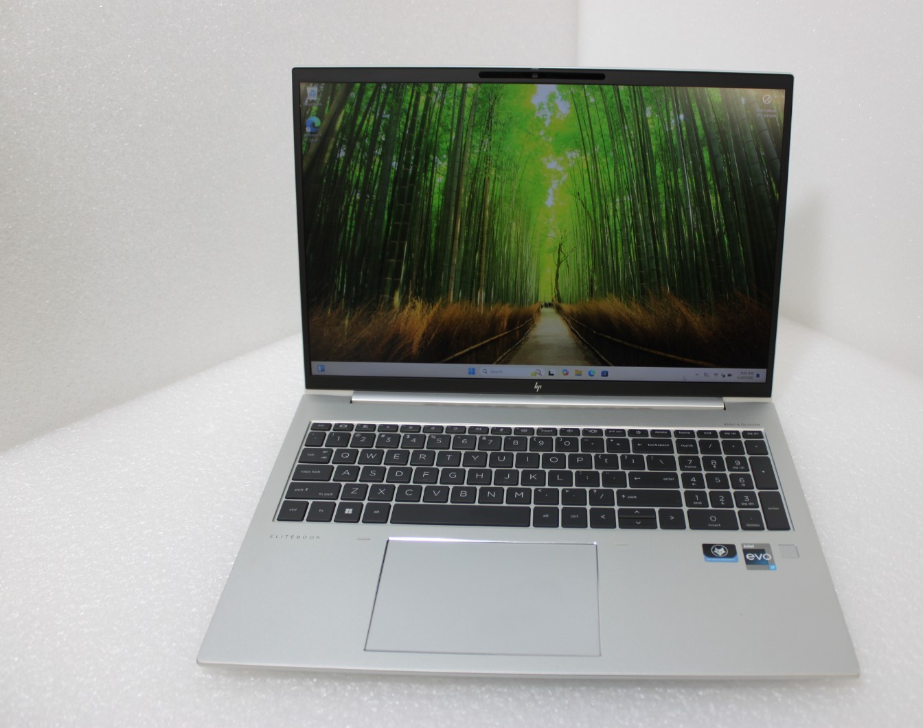 HP EliteBook 860 16 inch G9 *i7-1255U* 16GB RAM *256GB SSD *WIN11*p