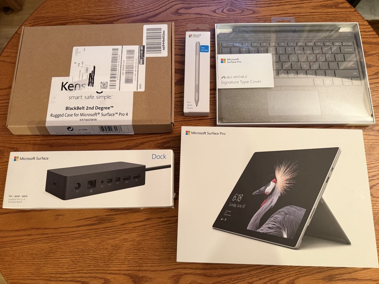 Microsoft Surface Pro 6 i7 16GB RAM 1TB SSD bundle (dock, keybd, pen, case, box)