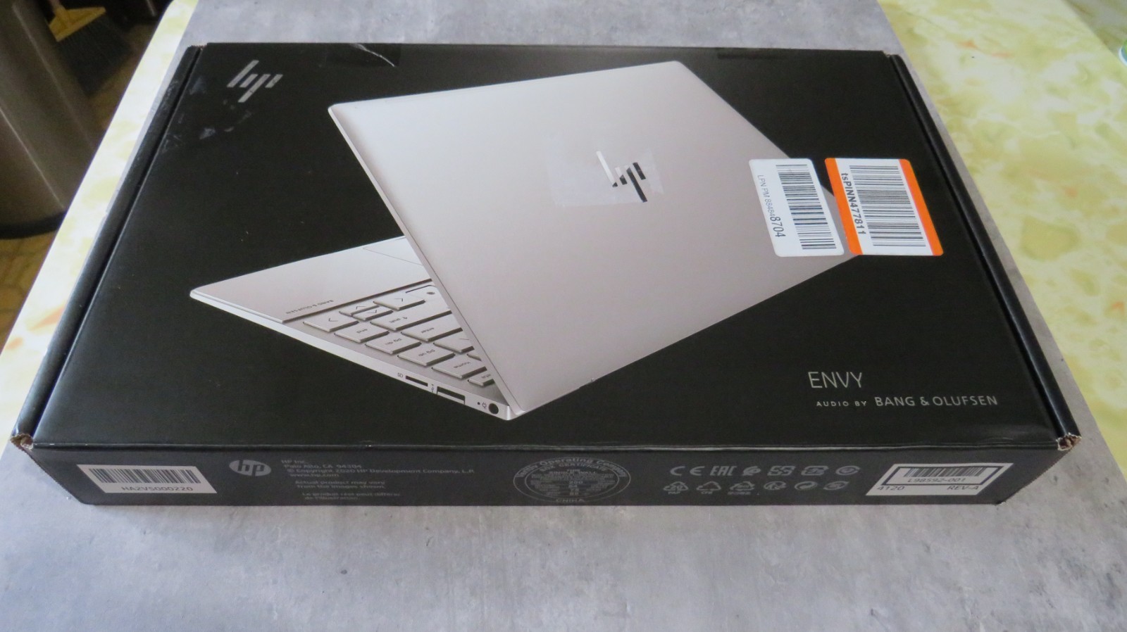 HP ENVY 13-ba1010nr 13.3″ (256GB SSD, Intel Core i7 11th Gen., 4.70 GHz, 8GB)