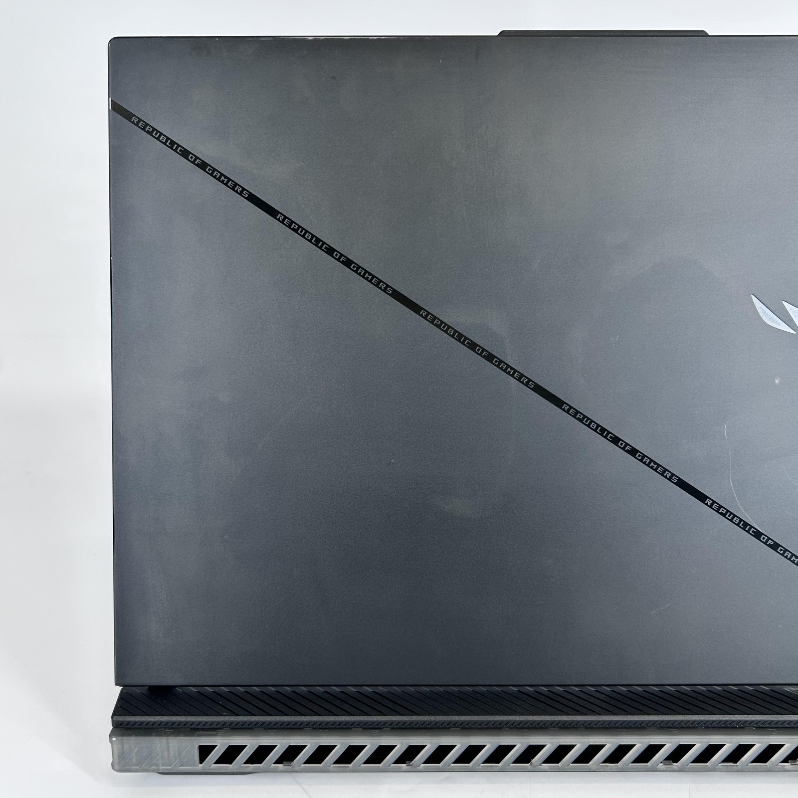 Asus ROG Strix Scar 18 G834 240Hz QHD+ 2.2 GHz i9-14900HX 32GB 1TB SSD RTX 4080
