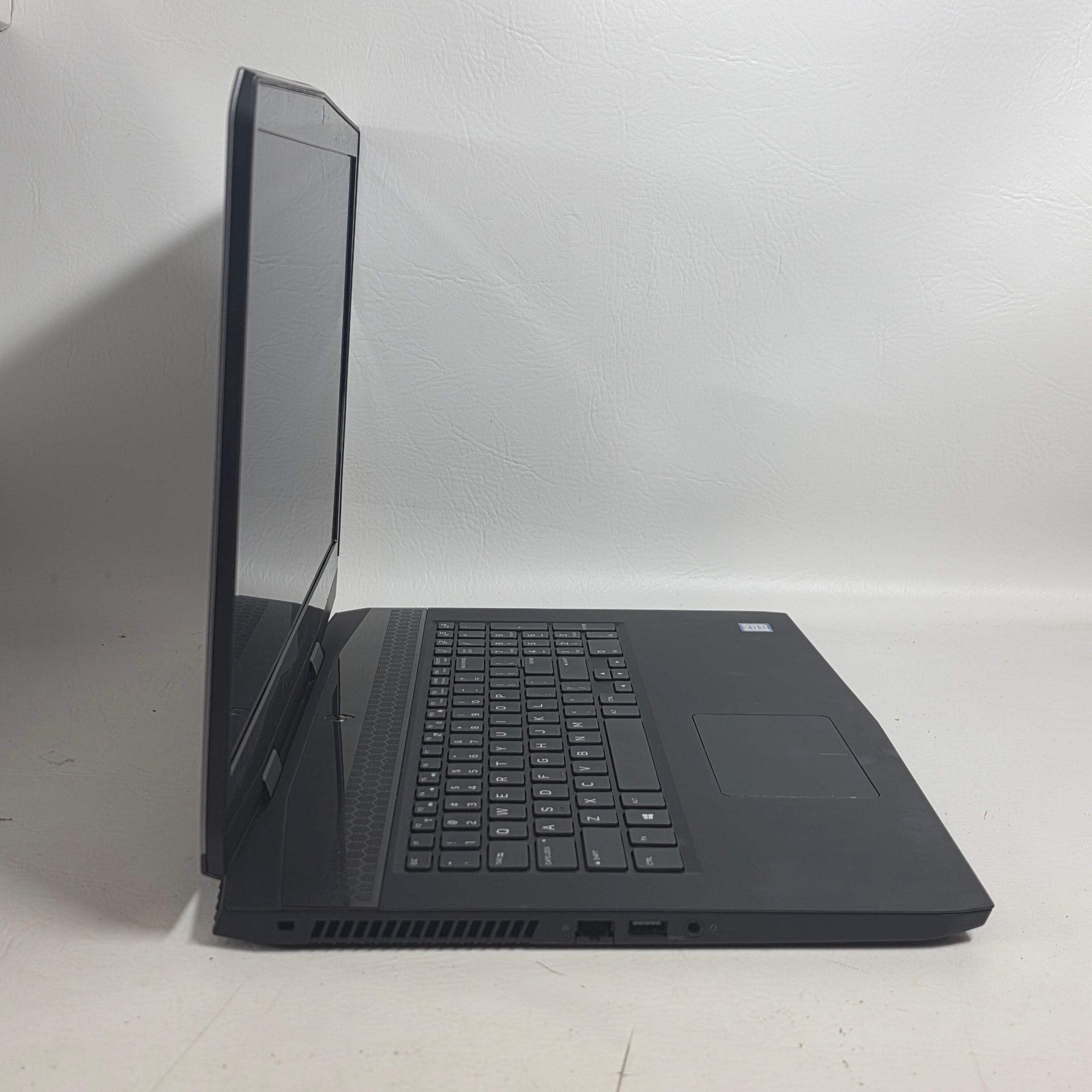 Alienware M17 D6USBF 17.3″ i7-8750H 2.2GHz 16GB RAM 954GB SSD 932GB HDD GeForce