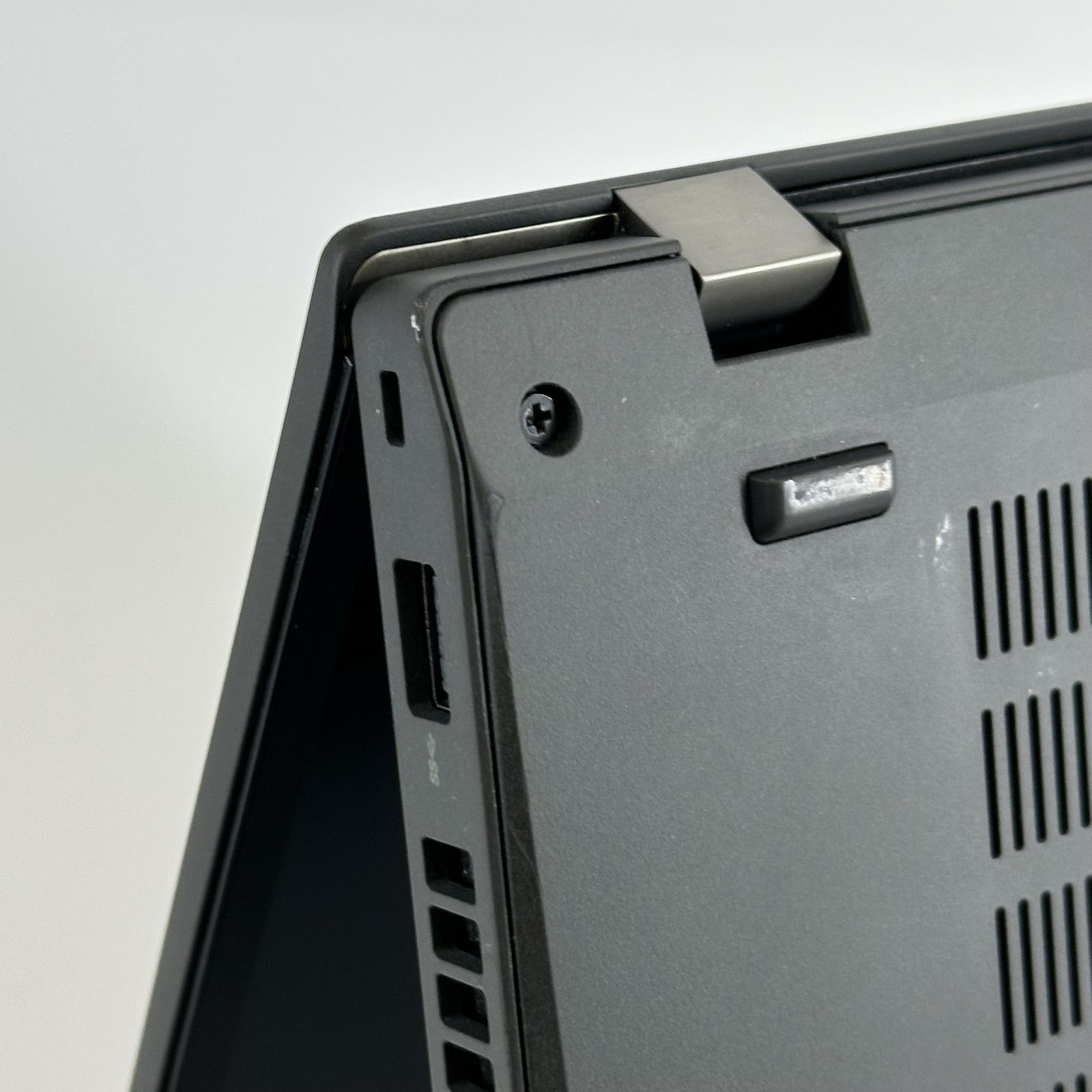Lenovo ThinkPad T16 Gen 1 Gray FHD+ 2.9 GHz Ryzen 5 PRO 6650U 16GB 1TB SSD Good