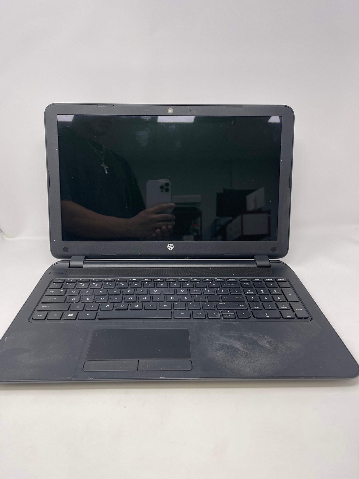 Broken HP NoteBook 15-F387WM 15.6″ A8-7410 2.2GHz 4GB RAM 512GB HDD Read
