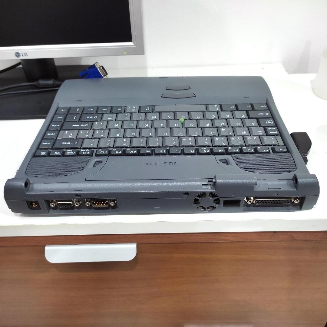 Notebook PC Computer with Windows 98 NO Screen AmdK6 300MHz Serial RS232 22502