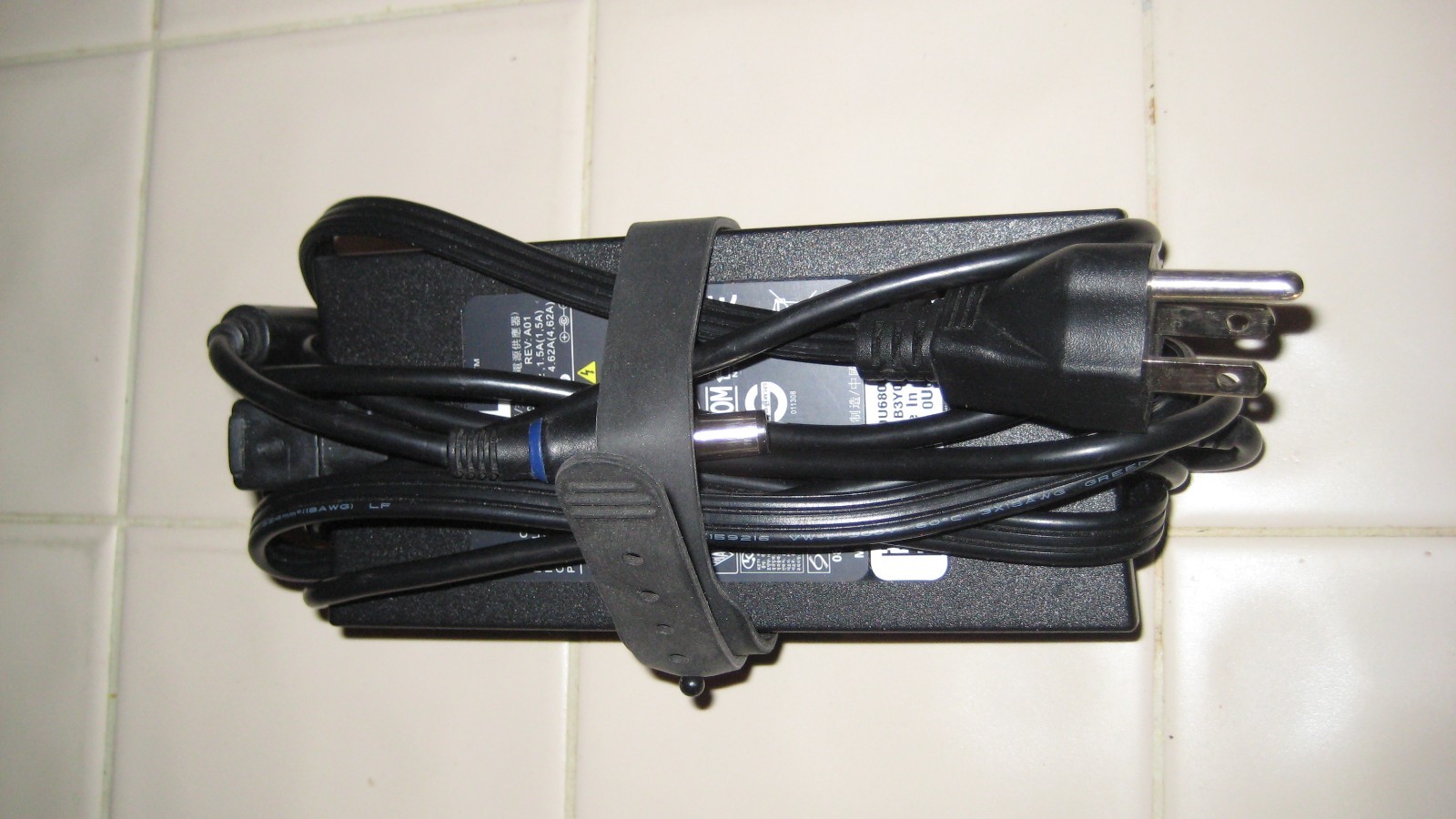 Dell Studio 1555 Laptop Pentium Dual-Core@2.2GHz, 2GB RAM, 500GB HDD, Win 7 Home