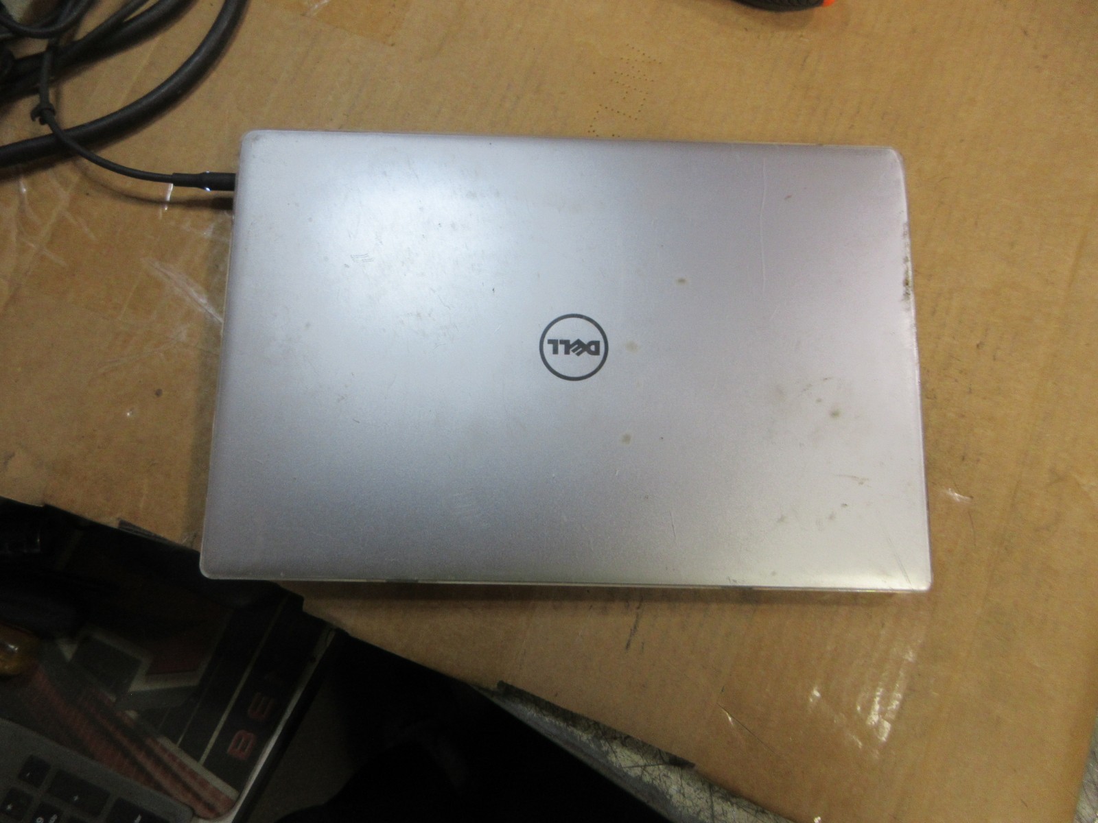 Dell XPS 13 9350 13.3″QHD+ 3200 X 1800 2.5GHz i7-6500U 8GB RAM 256GB SSD No O/S