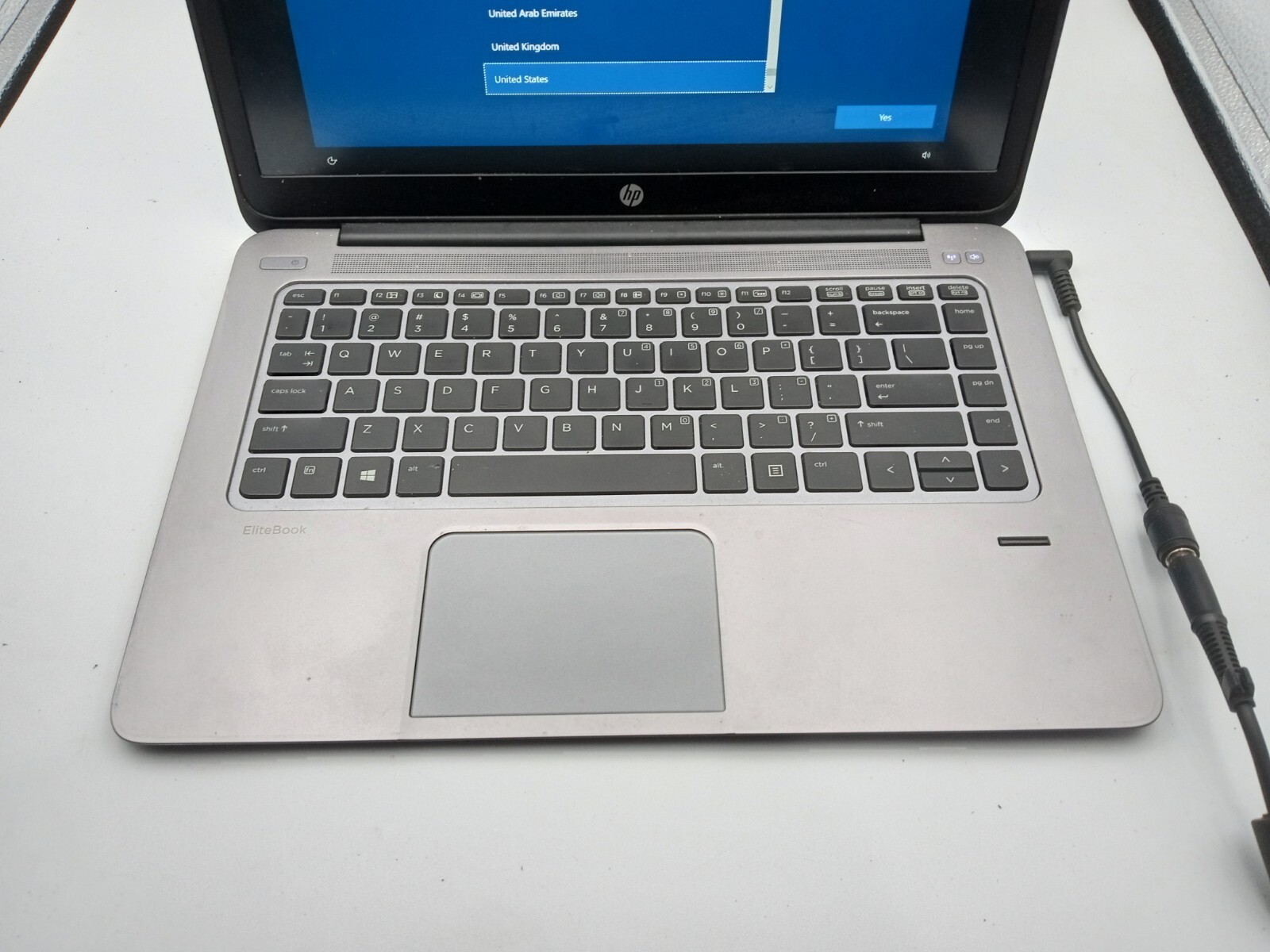 HP EliteBook 1040 G2 14″ Laptop Intel i7-5600U 4GB 128GB W10 – BAD BATTERY -RR