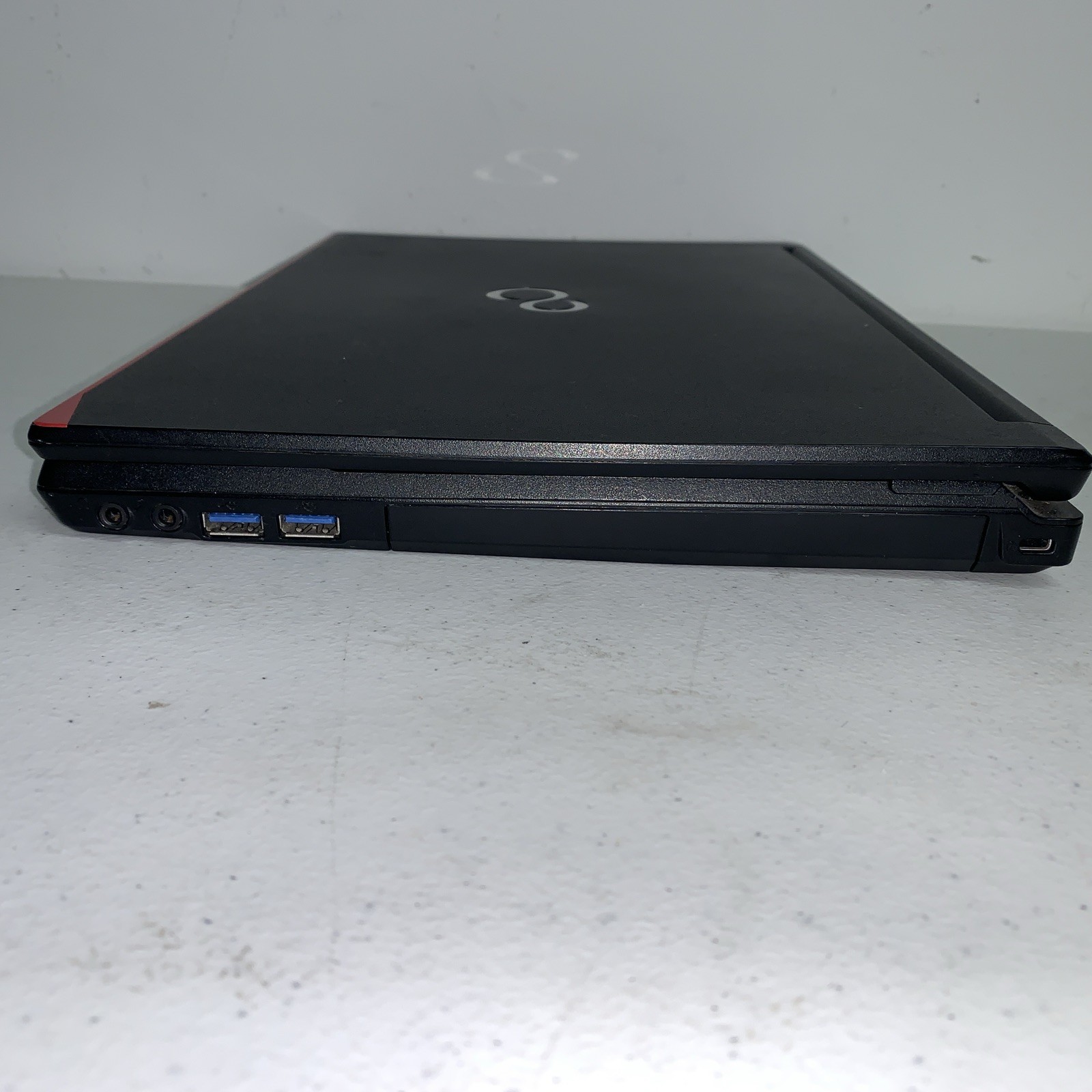Fujitsu Lifebook E546 Intel Core i5-6200U 2.30GHz 4GB RAM 128GB SSD Win 11 Pro
