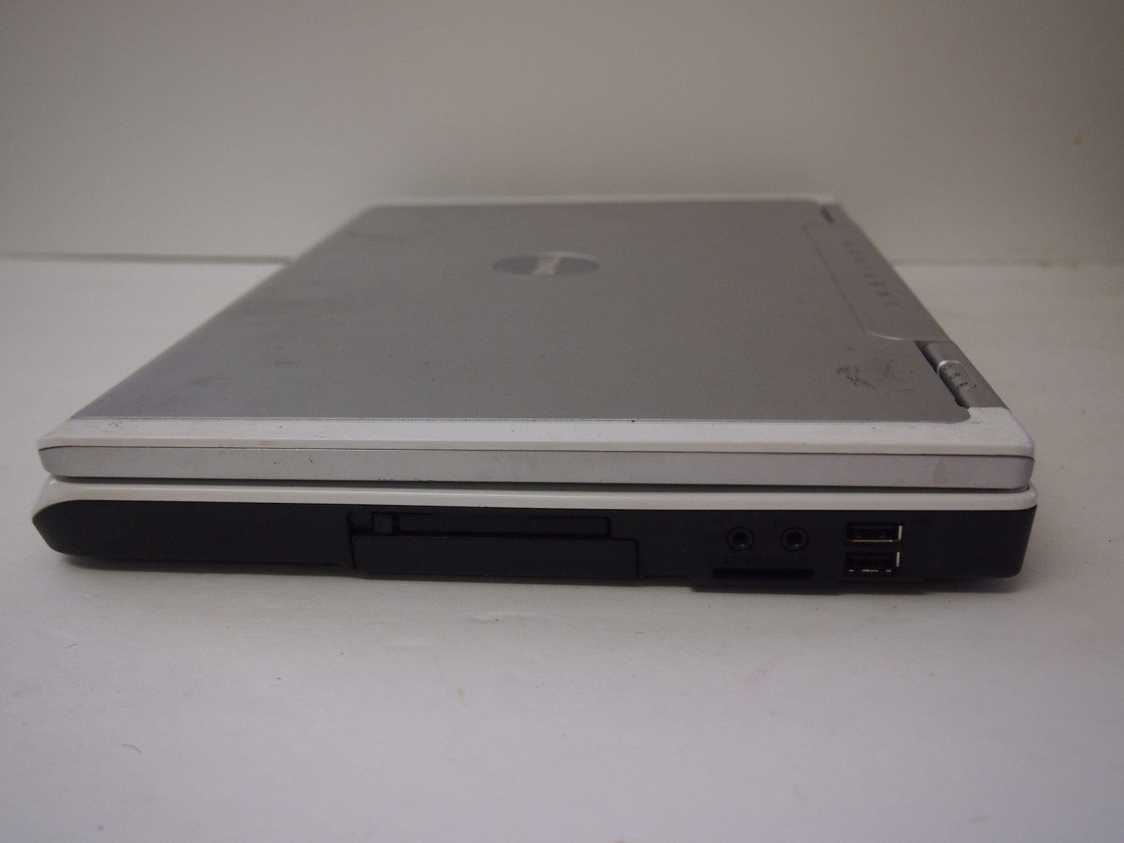 Dell Inspiron Laptop UNKOWN WORKING ORDER NO POWER CORD FOR PARTS