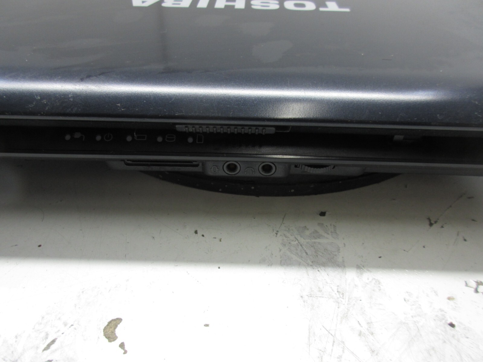 Toshiba Satellite A215-S5808 AMD 64 Athlon X2 2GB NO HDD No Batt