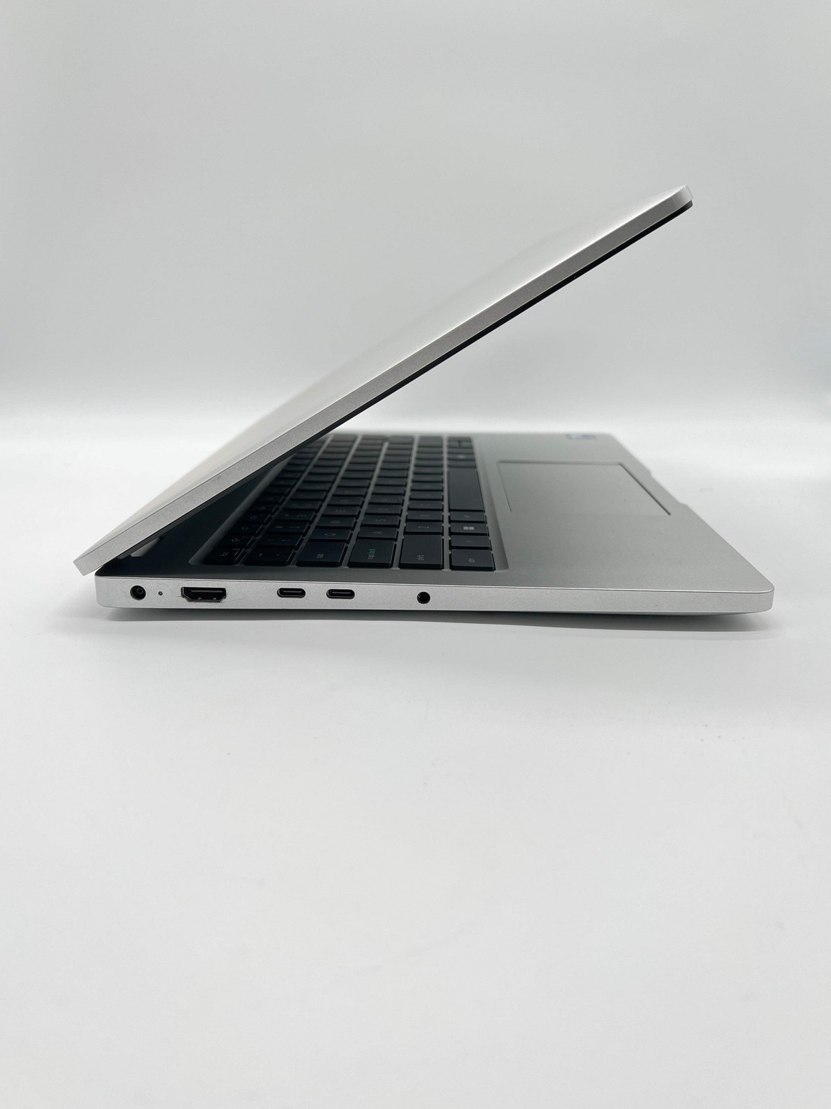 Dell Pro 14 PC14250 Ultra 5 235U 32GB 256GB SSD 14″ Laptop w/ Charger – Used