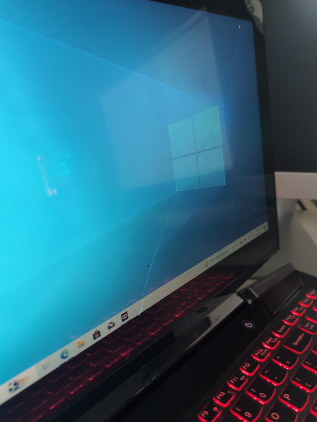 Lenovo Gaming IdeaPad Y700-15ISK Laptop I7-6700HQ Nvidia 960 4GB VRAM 8GB RAM