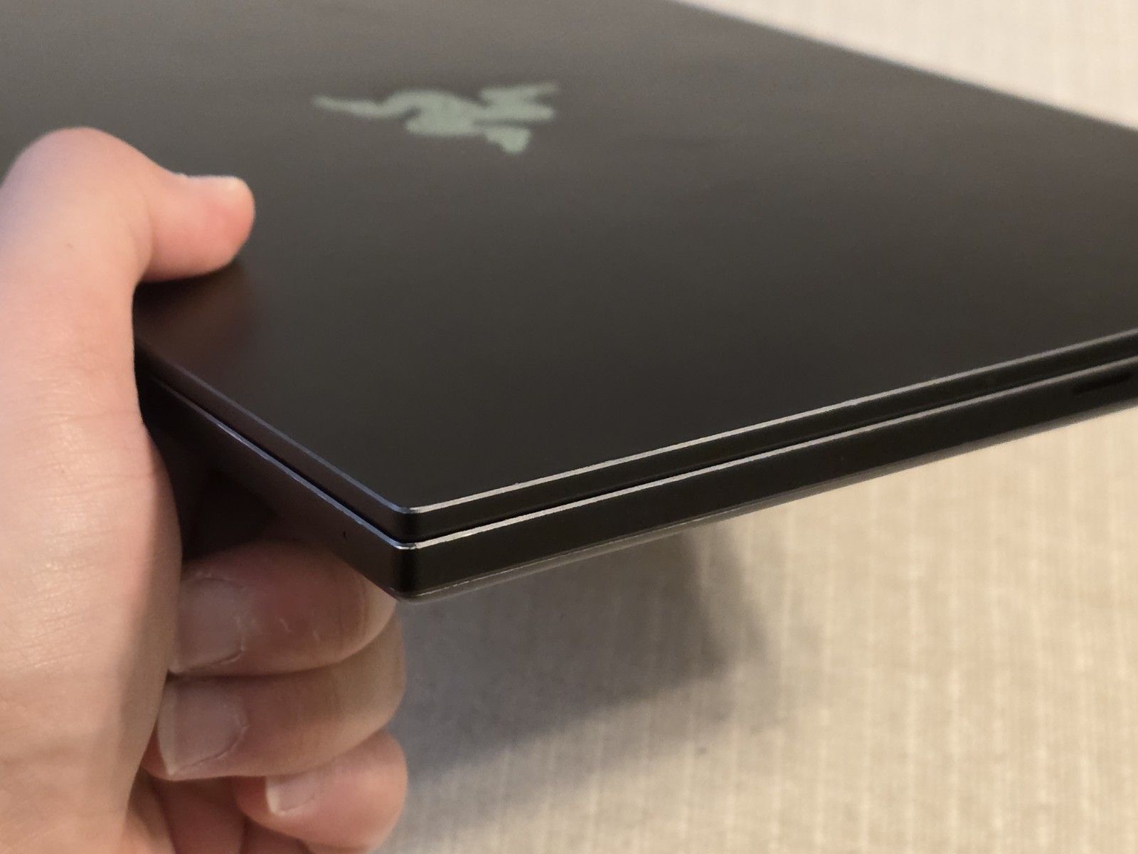 Razer Blade 14 2.8K OLED 120 Hz Ryzen AI 9 365 32GB RAM 1TB SSD NVIDIA RTX 5070!