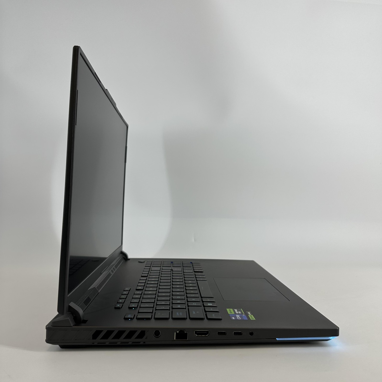 Asus ROG Strix G18 G814 240Hz QHD+ 2.2GHz i9-13980HX 16GB 1TB RTX 4080 LCD BLEED