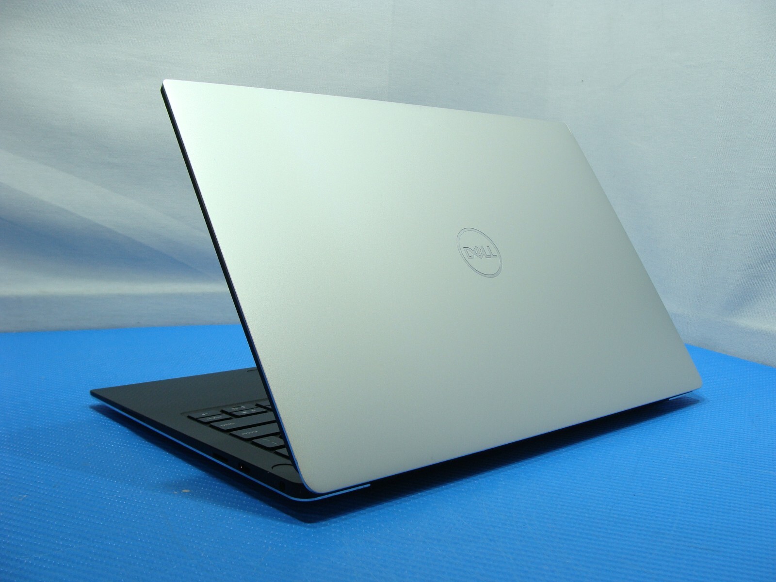 Dell XPS 7390 13.3″ FHD core i7-10710U 1.1GHz 16GB 512GB SSD Excellent Battery
