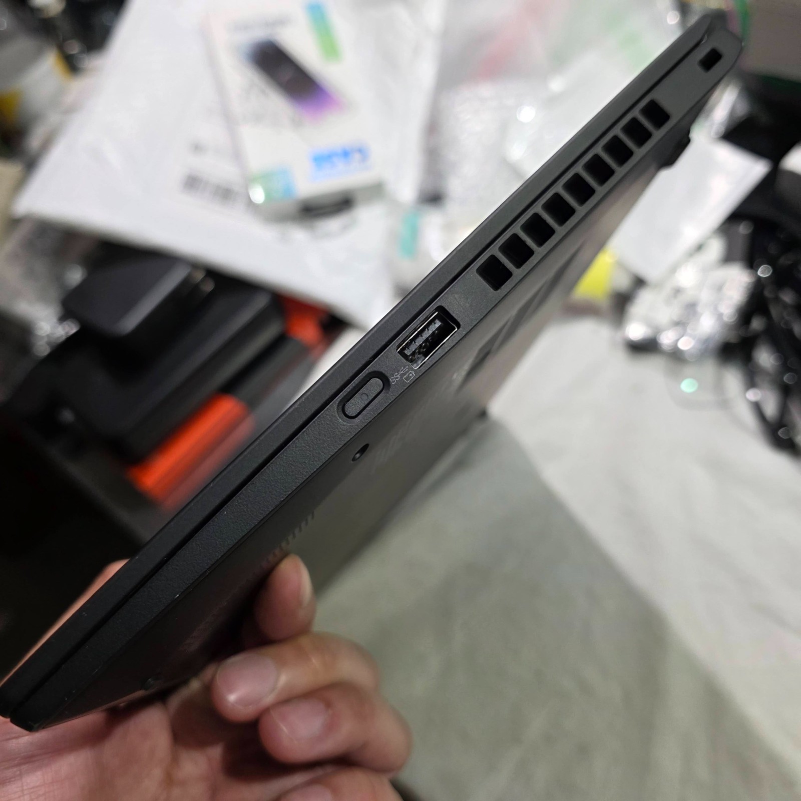 Lenovo ThinkPad X1 Carbon 8th Gen 8 14″ WQHD 1440p i7-10610U 16GB 512GB – Fast S