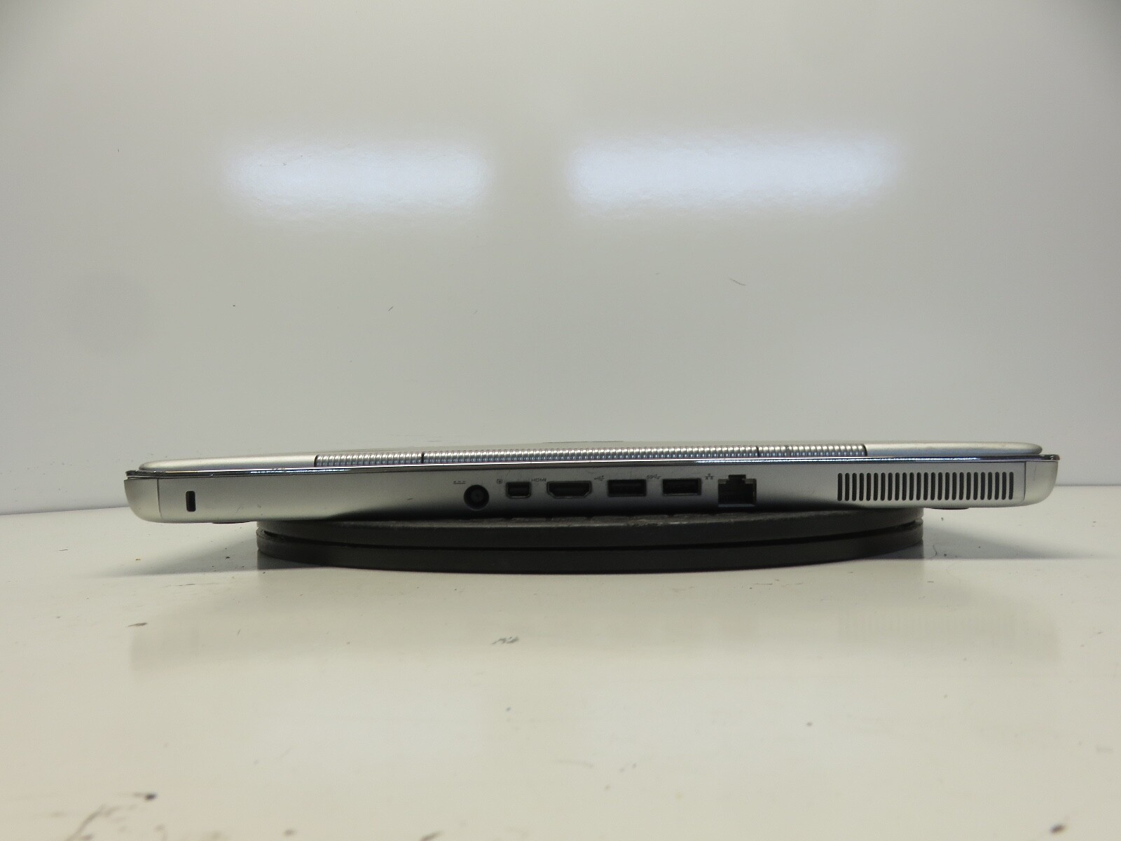 Dell XPS 14Z Intel i5-2450M 2.5GHz 8 GB NO HDD No Batt