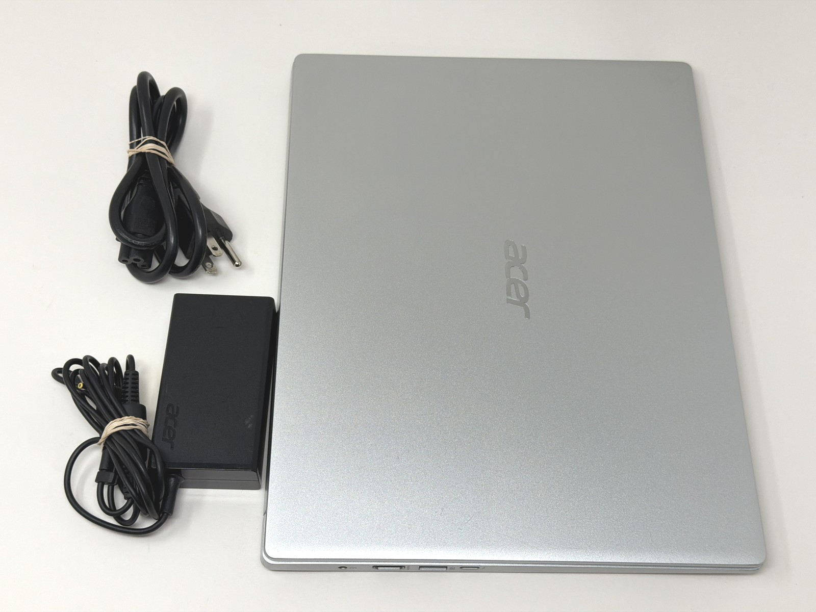 Acer Swift 3 SF313-52 Intel Core i7 1.30GHz 16GB RAM 1TB SSD Laptop Silver Good