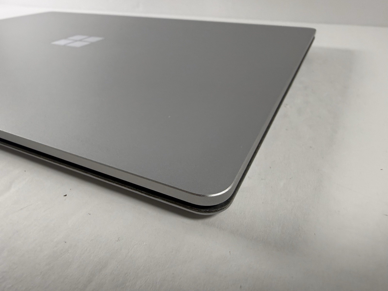 Microsoft Surface Laptop 5 13.5” 1950 Intel Core i7-1265U 16GB RAM 512GB NVME