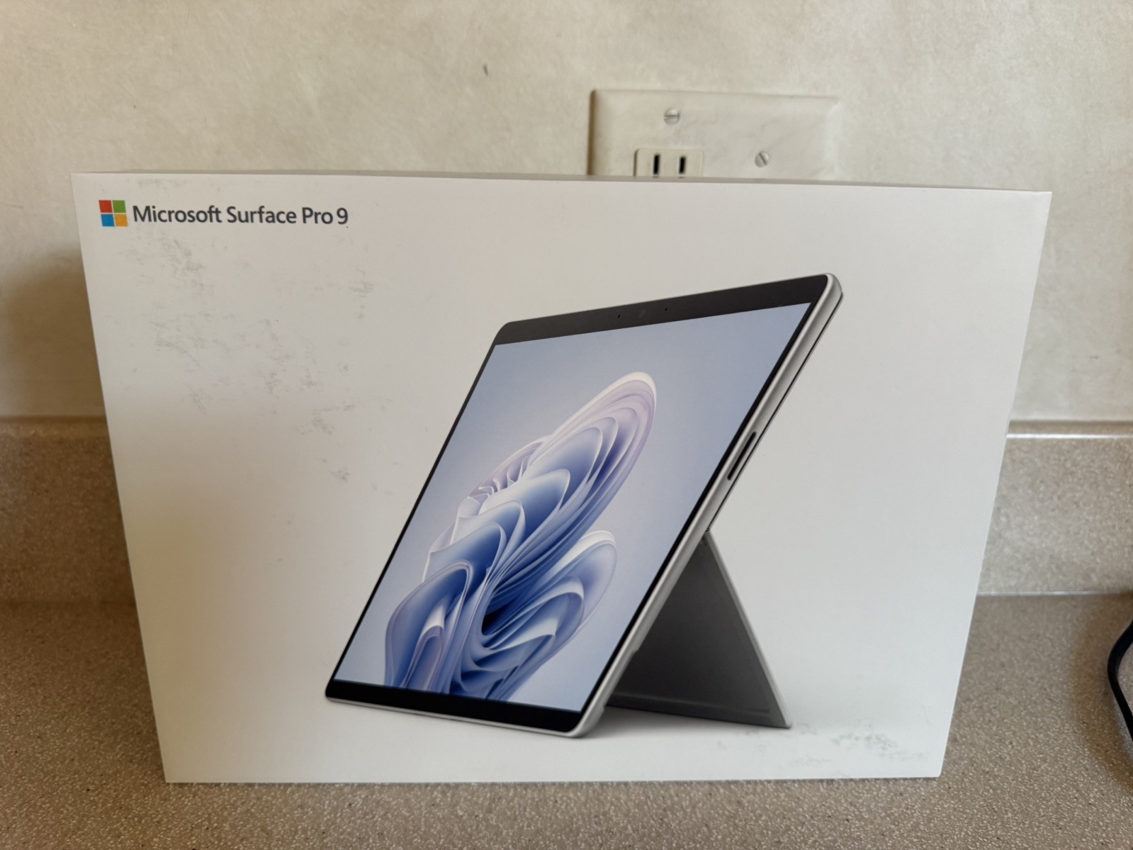 Microsoft Surface Pro 9 Core i5-1235U 8GB RAM 128GB Platinum