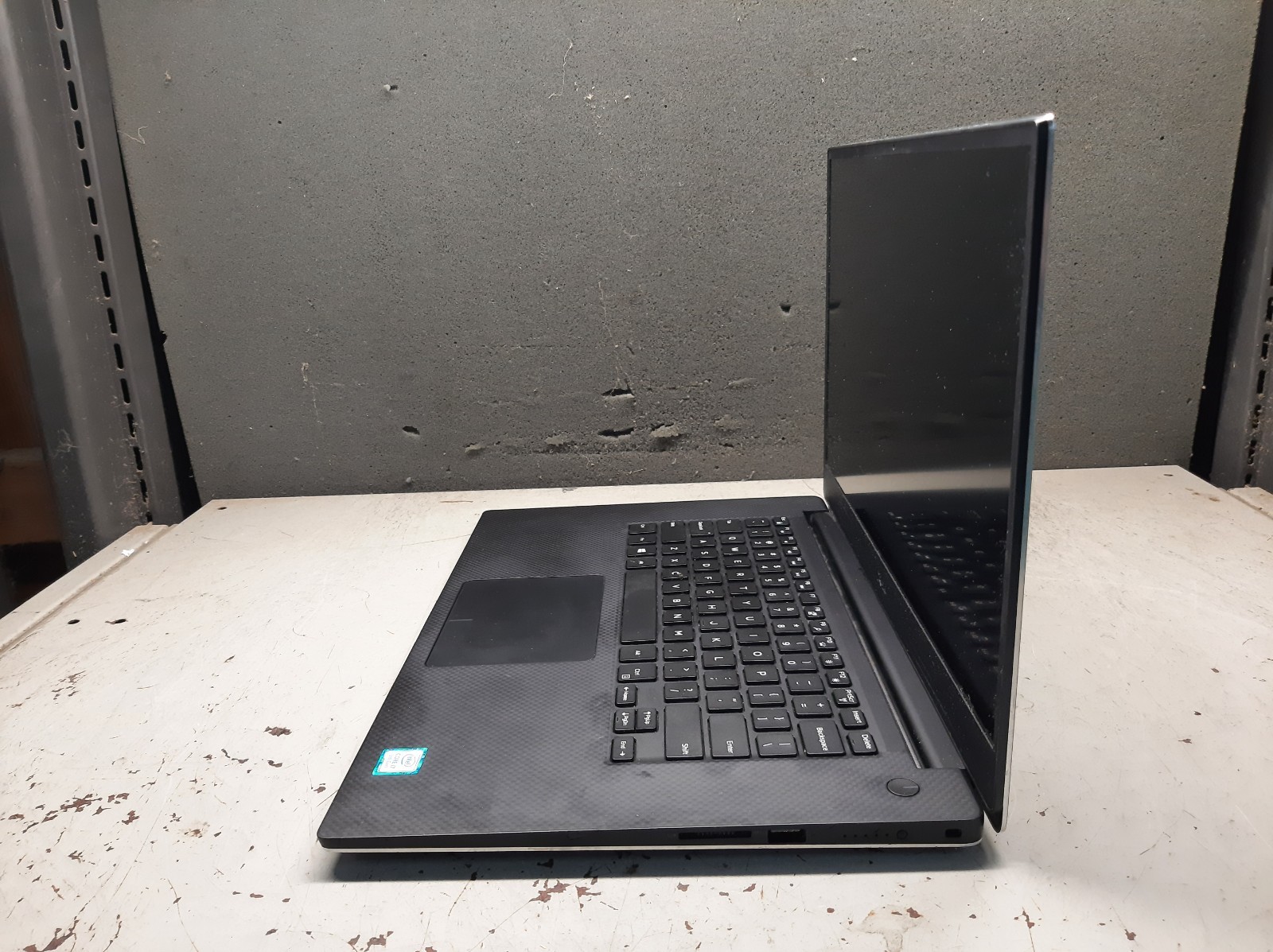 Dell Precision 5540 15.6″ i7-9850H 8GB RAM No HDD No OS