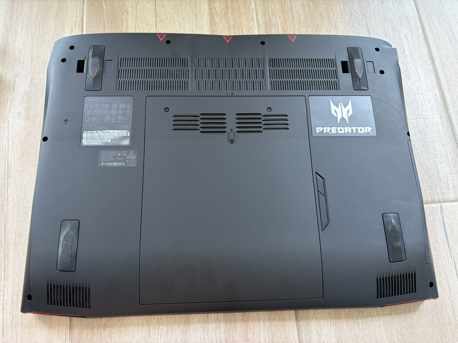 Acer Predator 17 17.3″ i7-6700HQ 16GB RAM 256GB SSD 1TB HDD GTX 1070 N15P4