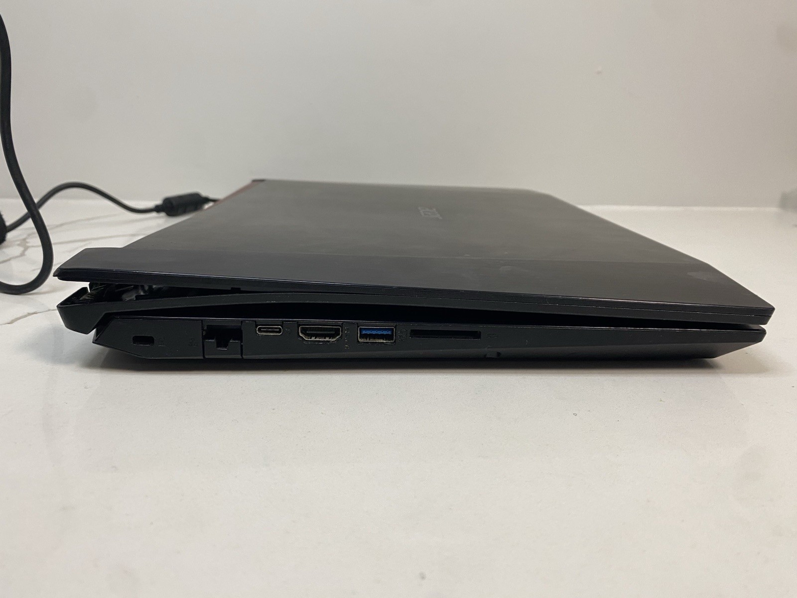 Acer NITRO 5 AN515-42 15.6 inch (AMD Ryzen 5 2500U, 2.0GHz, 8GB RAM) Read Desc