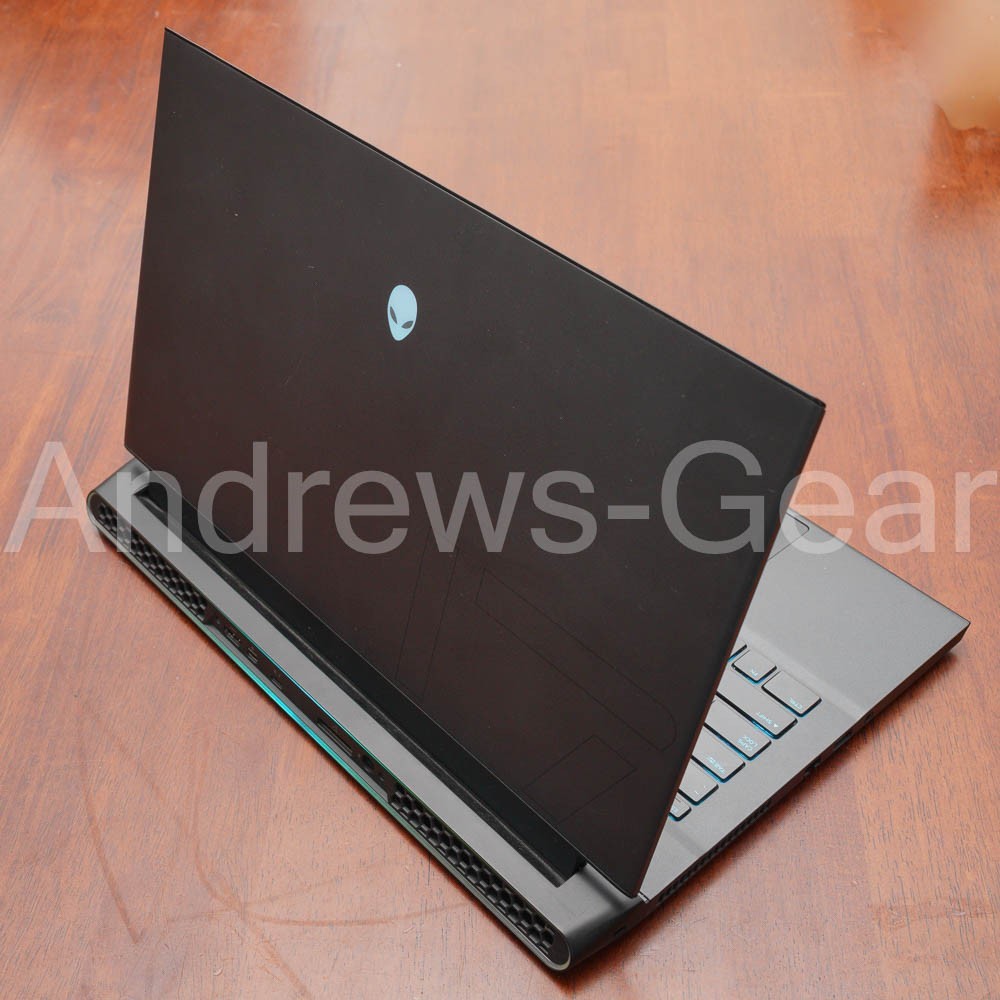 Alienware m17 R3 17.3″ 144Hz i7-10750H RTX 2060 6GB 16GB RAM 512GB SSD